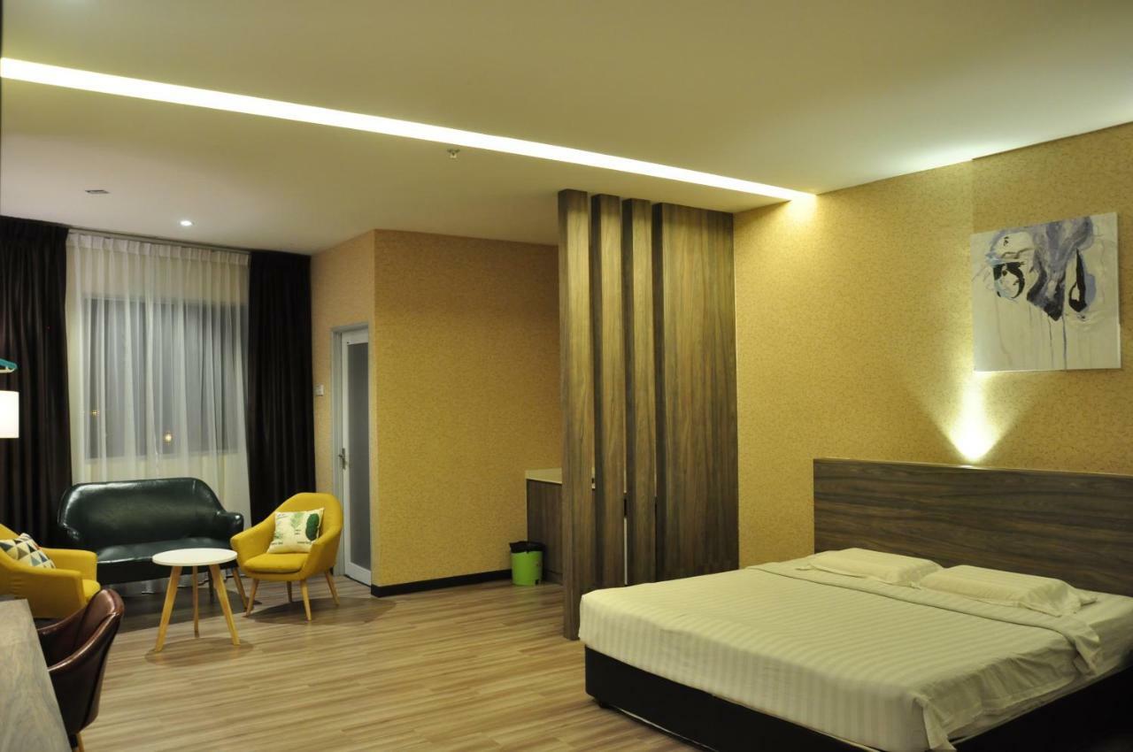Frazel Inn Hotel Паріт-Бунтар Екстер'єр фото