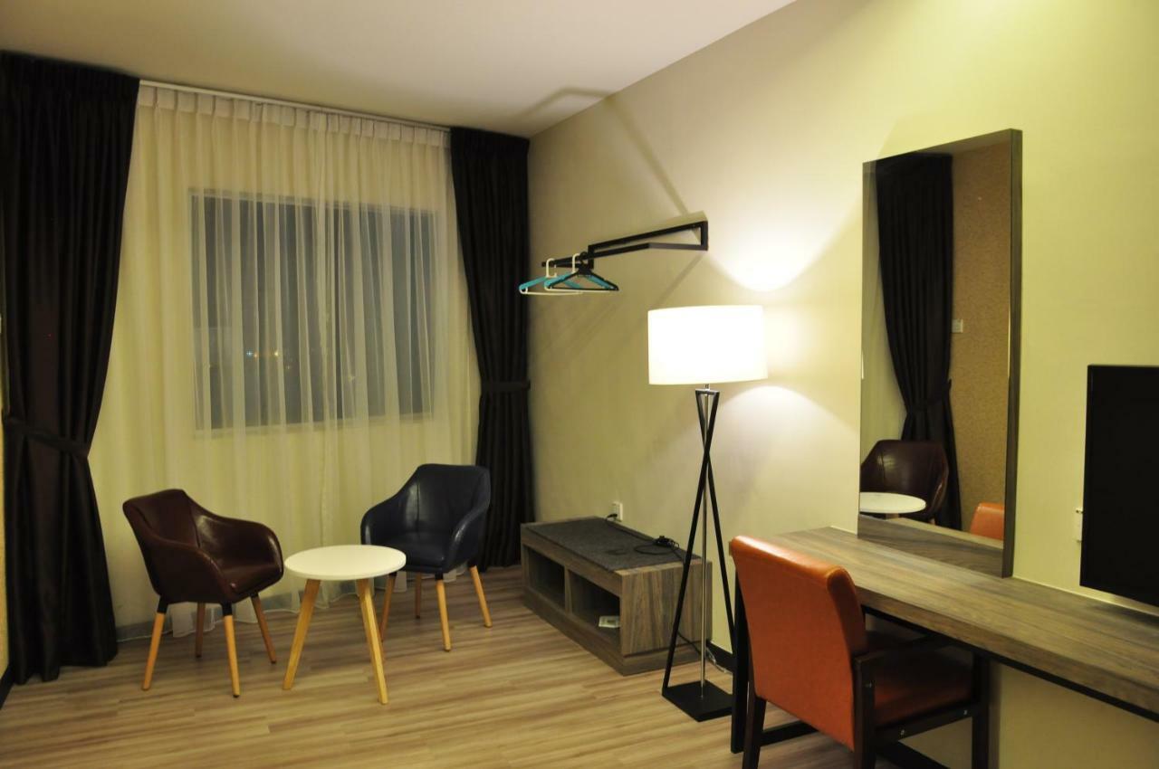 Frazel Inn Hotel Паріт-Бунтар Екстер'єр фото