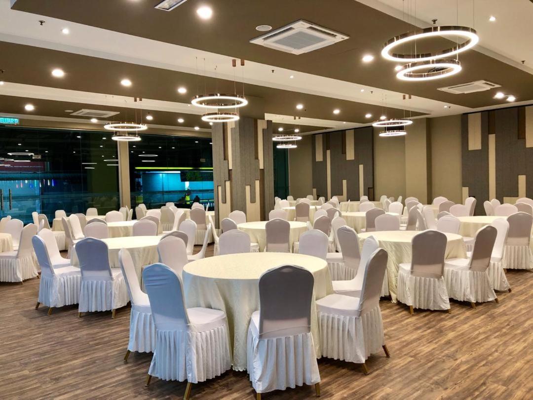 Frazel Inn Hotel Паріт-Бунтар Екстер'єр фото